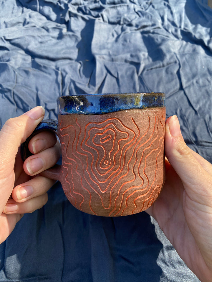 Nch'ḵay̓  (Mount Garibaldi) Topo Mug