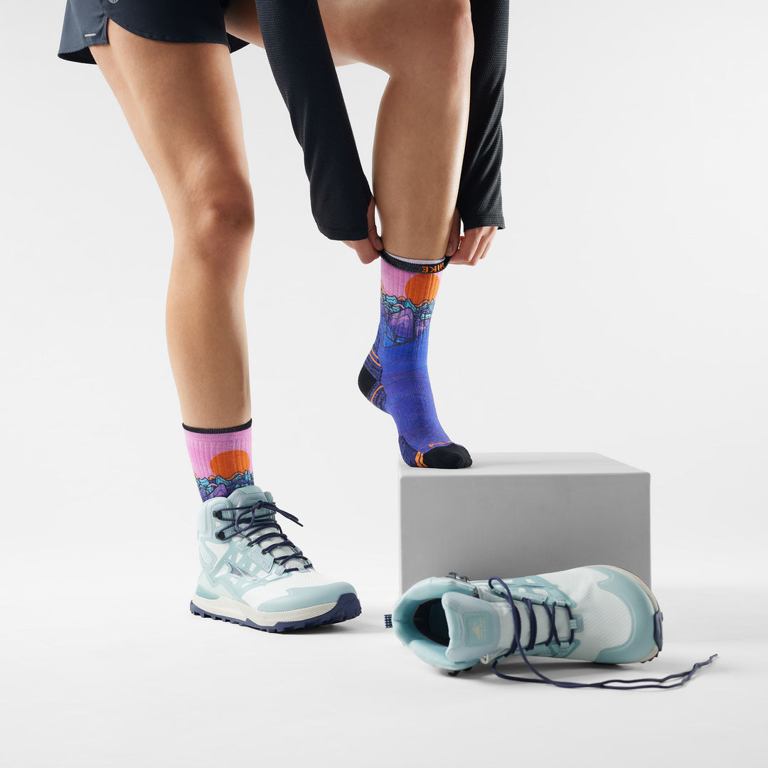 Women's Hike Targeted Cushion Mountain Sunrise Print Crew Socks